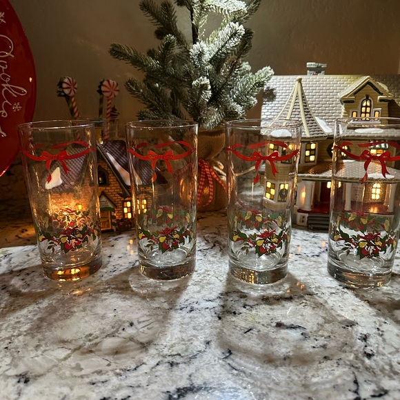 Four (4) Vintage Christmas Drinking Glasses. Very Heavy/Thick Glass. - Picture 3 of 5